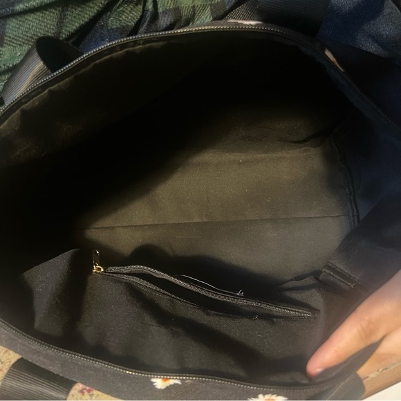 Alice + Olivia Daisy Print Weekender Duffle Bag - Picture 9 of 10